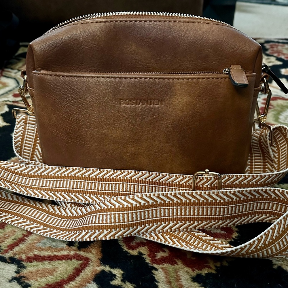 Elegant Brown Leather Crossbody Bag - Picture 4 of 5